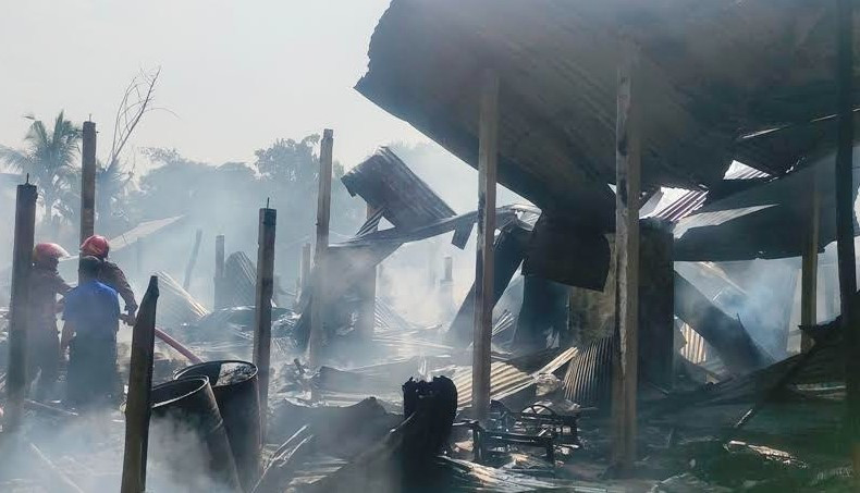 কচুয়ায় ভয়াবহ অগ্নিকান্ডে ১৫টি বসতঘর পুড়ে ছাই